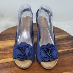 Aerosole Blue Fabric Upper Flower Detail Wedge Heel 4" Sandal 7.5